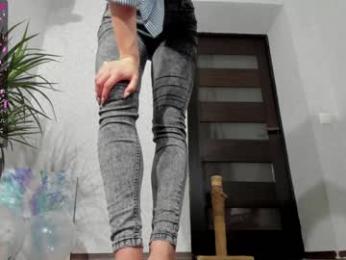 your_little_flexible_girl webcam model stream image