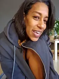 Goldenlace webcam model stream image