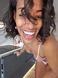 Goldenlace webcam model stream image