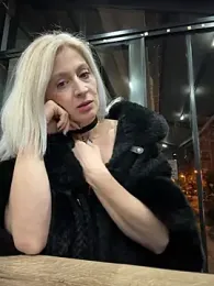 HOTLadyluna webcam model stream image