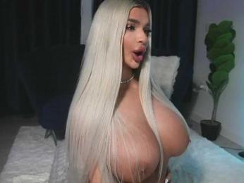 ChrystalCade webcam model stream image
