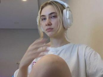 KUQOSA webcam model stream image