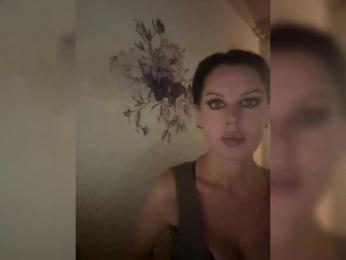 RoyalBreasts webcam model stream image