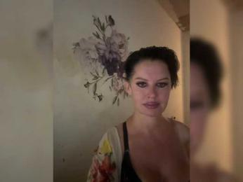 RoyalBreasts webcam model stream image