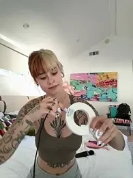 SallyDinosaur webcam model stream image