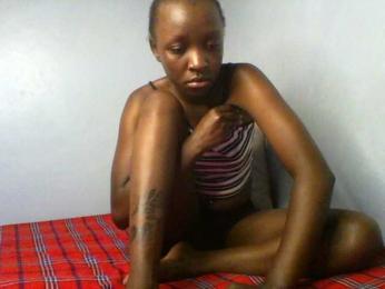 Evalyne webcam bongacams model stream image