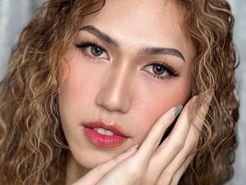 YannaLoren webcam model stream image