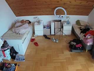 voyeurcam-julmodels-greybed-3 webcam model stream image