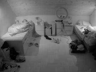 voyeurcam-julmodels-greybed-3 webcam model stream image