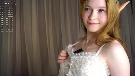 LynHillaire webcam model stream image