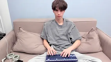 Ur_NextDoor_Boy webcam model stream image