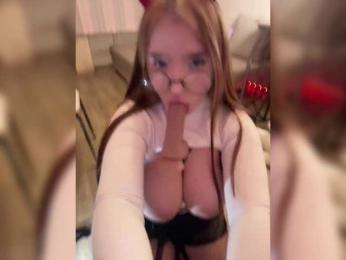 LittleDelora webcam bongacams model stream image