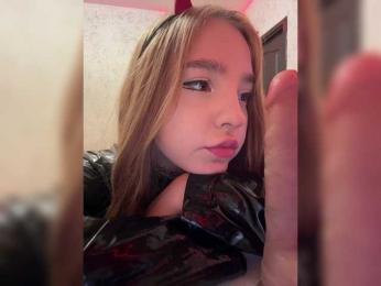 LittleDelora webcam bongacams model stream image