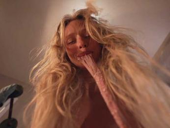 HeyBanana webcam bongacams model stream image