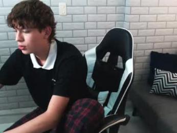 nicola_hard webcam model stream image