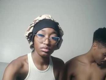 pinkaura_ webcam model stream image