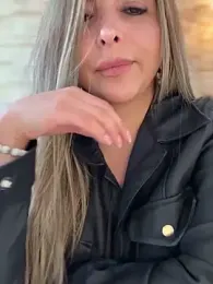 _Abril-Office1 webcam model stream image