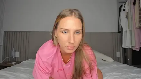 SofiClimbing webcam model stream image