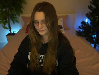 MagikPeachh webcam bongacams model stream image