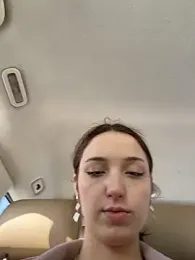 DollyTall webcam stripchat model stream image