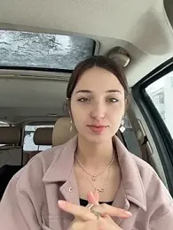 DollyTall webcam stripchat model stream image