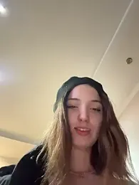 DollyTall webcam stripchat model stream image