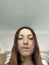 DollyTall webcam stripchat model stream image