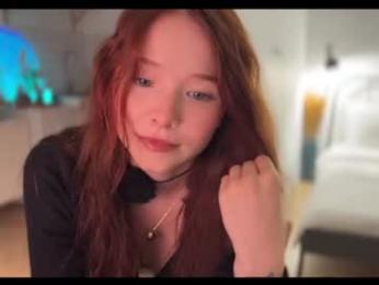 moonfaced_ webcam model stream image