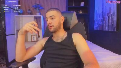 MaximusDicks webcam model stream image