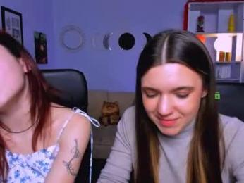 alira_glow webcam model stream image