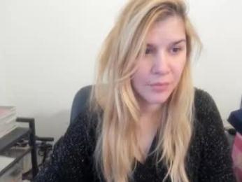 artsyandcraftsy_ webcam model stream image