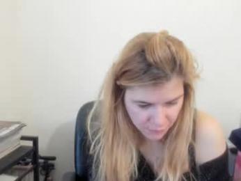 artsyandcraftsy_ webcam model stream image