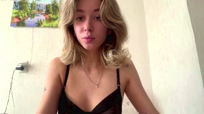 CarinaDrobot webcam model stream image