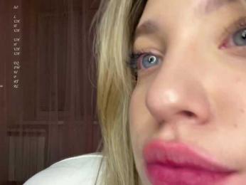 Kellynaive1 webcam model stream image