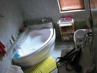voyeurcam-julmodels-bath-1st-2 webcam model stream image