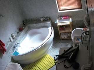 voyeurcam-julmodels-bath-1st-2 webcam model stream image