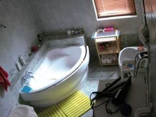 voyeurcam-julmodels-bath-1st-2 webcam model stream image