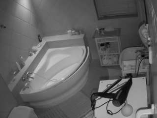 voyeurcam-julmodels-bath-1st-2 webcam model stream image