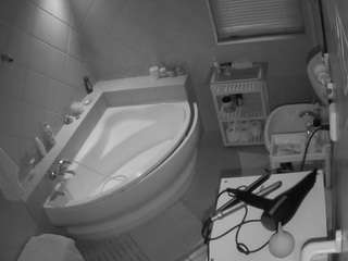 voyeurcam-julmodels-bath-1st-2 webcam model stream image