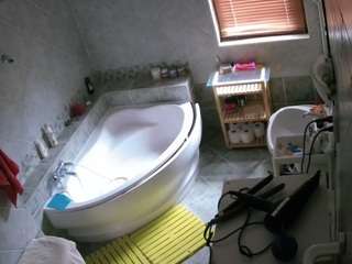 voyeurcam-julmodels-bath-1st-2 webcam model stream image