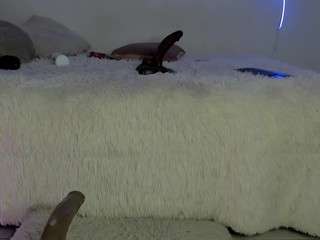 dana-curly webcam model stream image