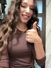 -_MiaQueen_- webcam model stream image