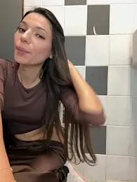 -_MiaQueen_- webcam model stream image