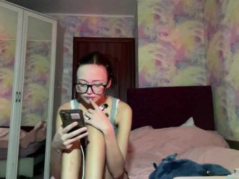 Yumiku webcam model stream image