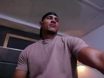 adam_fit19cm webcam model stream image
