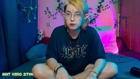 TrickyKitsune stripchat stream image