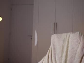 kriss0leoo chaturbate stream image