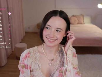 MissEssie bongacams stream image