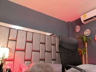 atinxnaugthy camsoda stream image