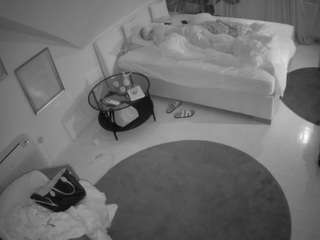 voyeurcam-julmodels-whitebed-4 camsoda stream image